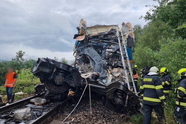Vlak po srážce na Domažlicku | foto: Hasičský záchranný sbor Plzeňského kraje