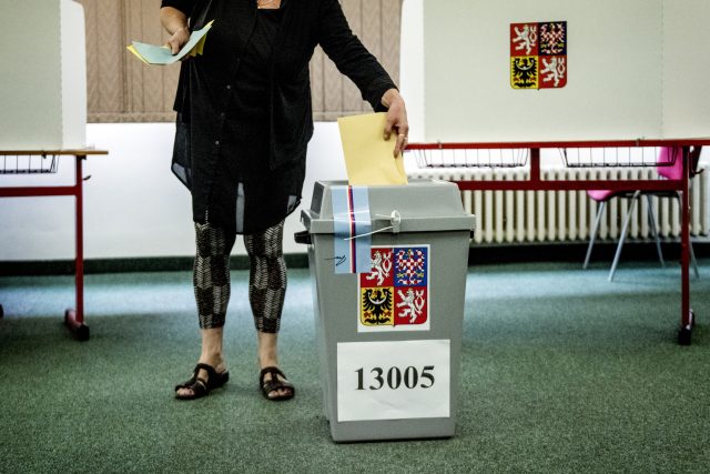 Hlasovací lístek ve volbách do Senátu v obvodu Praha 5. | foto: Michaela Danelová,  iROZHLAS.cz