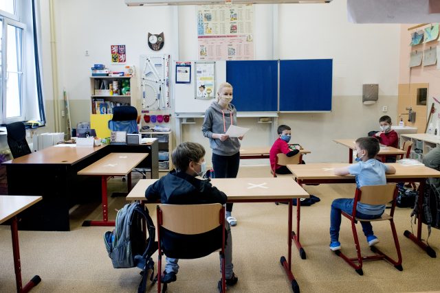 Žáci prvního stupně zš se vrací do školy | foto: Michaela Danelová,  iROZHLAS.cz