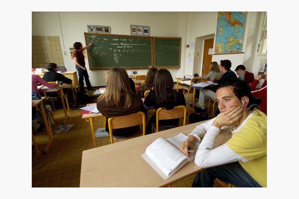 Mnoho mladých lidí odchází ze škol bez kvalifikace | foto:  Audiovisual service EU