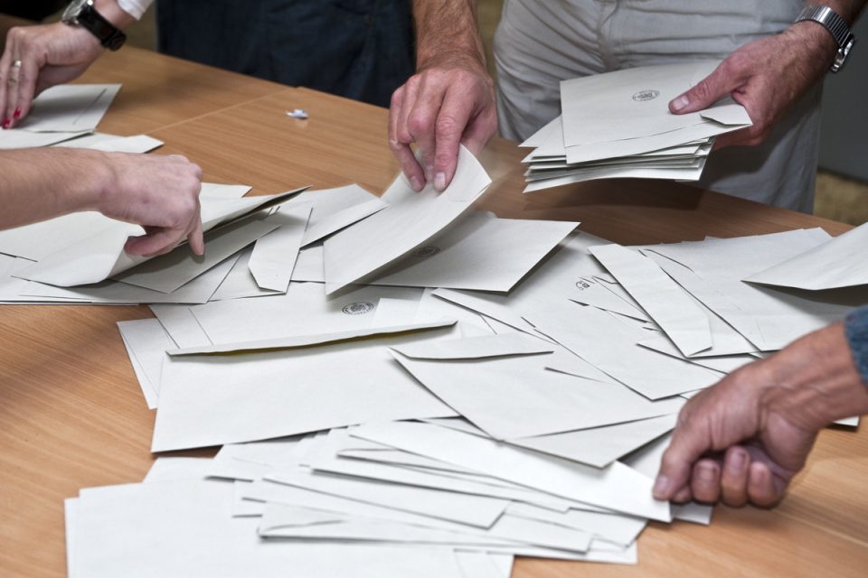 Začalo sčítání hlasů v senátních volbách | foto: Filip Jandourek