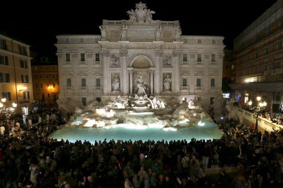 Po roční rekonstrukci otevřeli v Římě slavnou fontánu di Trevi | foto: Reuters