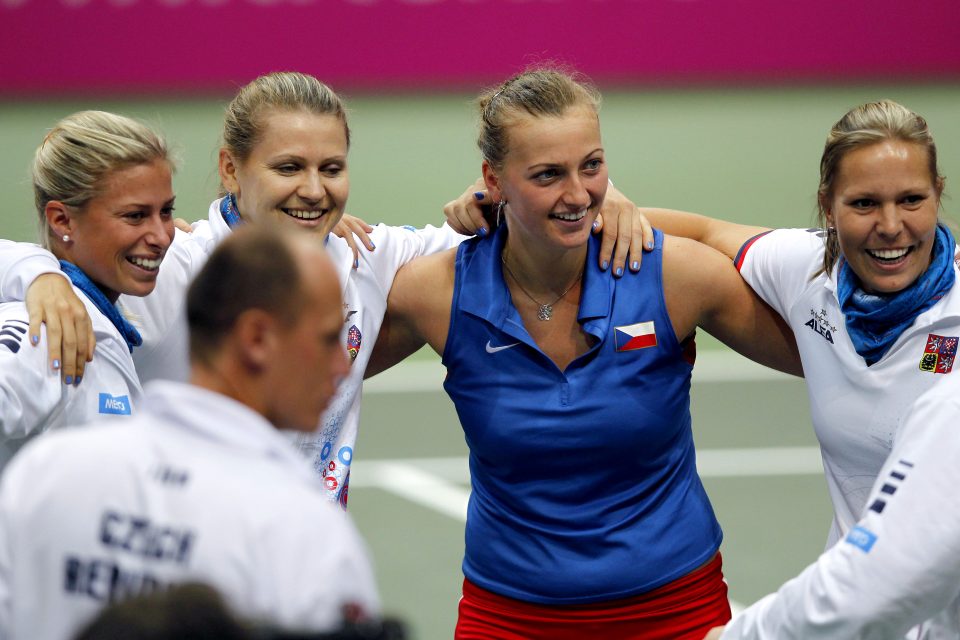 Petra Kvitová a Lucie Hradecká se znají nejen z Fed Cupu | foto: Petr Josek,  Reuters