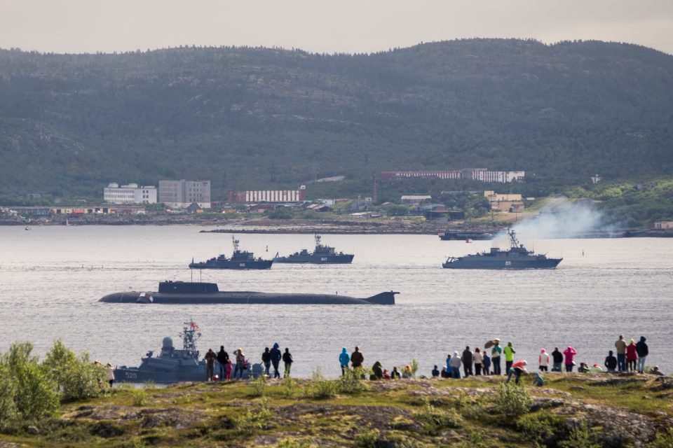 Ruská ponorka u vojenské námořní základny v Severomorsku  (ilustrační foto) | foto: Reuters