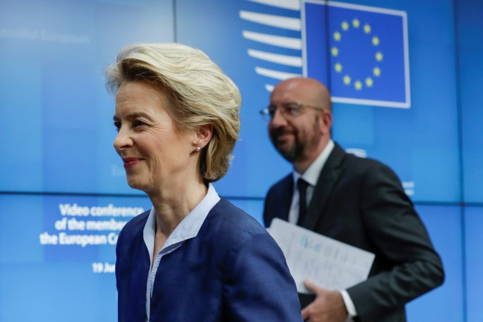 Předsedkyně evropské komise Ursula Von Der Leyen a předseda evropské komise Charles Michel | foto: Pool,  Reuters