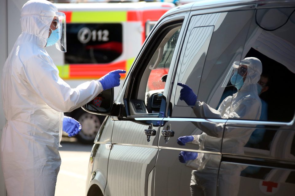Testování na koronavirus v Německu. | foto: Michael Dalder,  Reuters