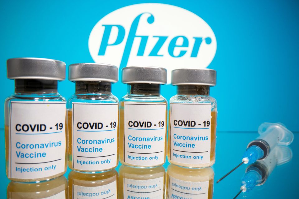 Pfizer a BioNTech otestovaly vakcínu. | foto: Dado Ruvic,  Reuters