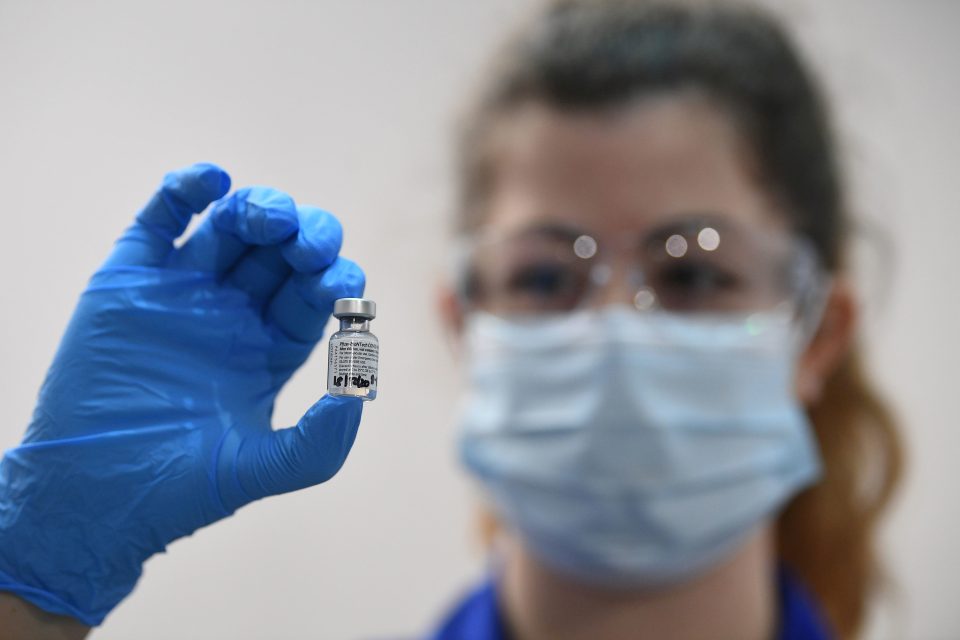 Vakcína proti covidu-19 od firem Pfizer/BioNTech | foto: Victoria Jones,  Reuters