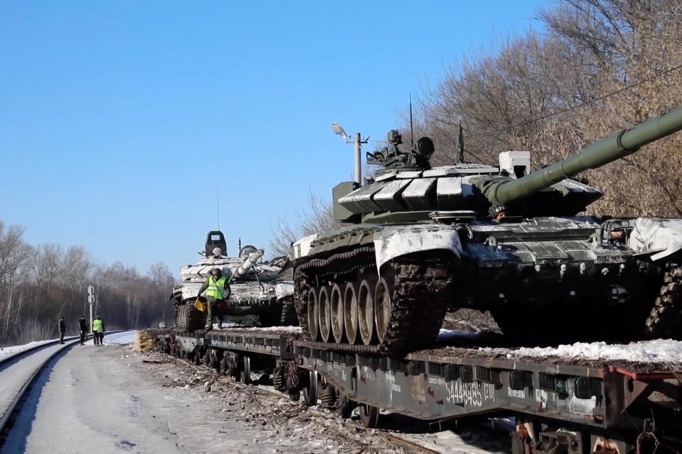 Přeprava ruských tanků | foto: Reuters