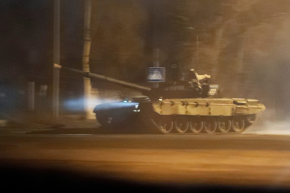 Ruský tank v ulicích Donbasu | foto: Alexander Ermochenko,  Reuters