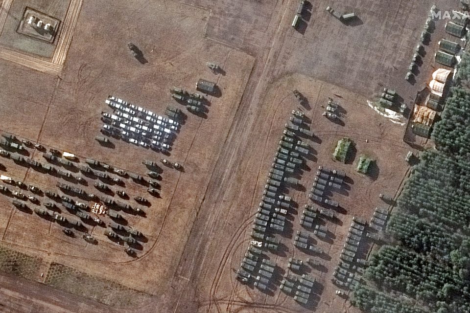 Ruské jednotky v Bělorusku na satelitních snímcích | foto: Courtesy of Satellite image ©2022 Maxar Technologies,  Reuters