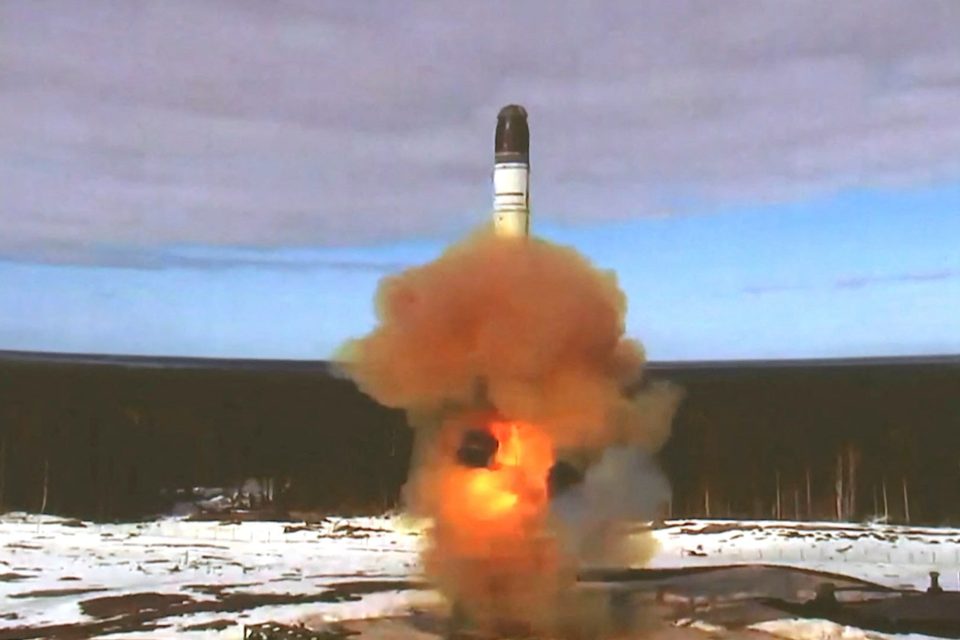 Rusko úspěšně vyzkoušelo novou mezikontinentální raketu Sarmat,  uvedlo ruské ministerstvo obrany. Fotografie pochází od něj | foto: Russian Defence Ministry,  Reuters