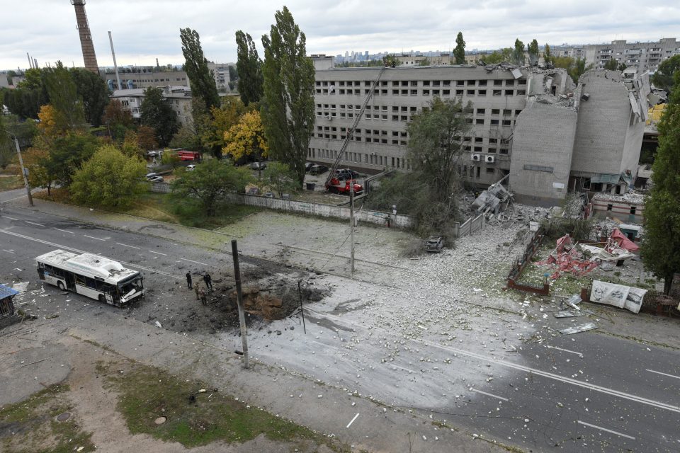 Dnipro po pondělních explozí | foto: Mykola Synelnykov,  Reuters