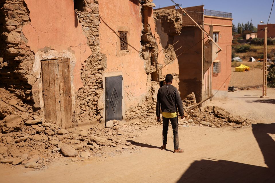 Dům poničený zemětřesením v městě Amizmiz v Maroku | foto: Nacho Doce,  Reuters