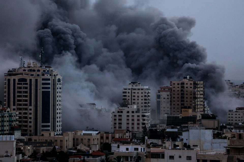 Kouř na městem Gaza  (foto z 9. 10. 2023) | foto: Sameh Rahmi,  Reuters