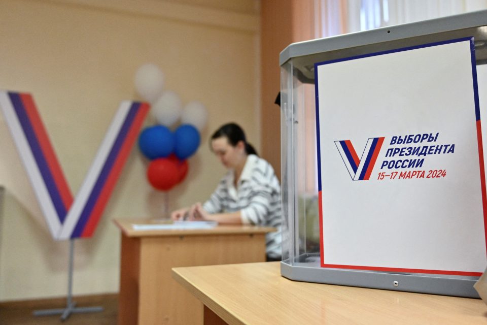 Volby tentokrát trvají tři dny - od pátku do neděle | foto: Sergey Pivovarov,  Reuters
