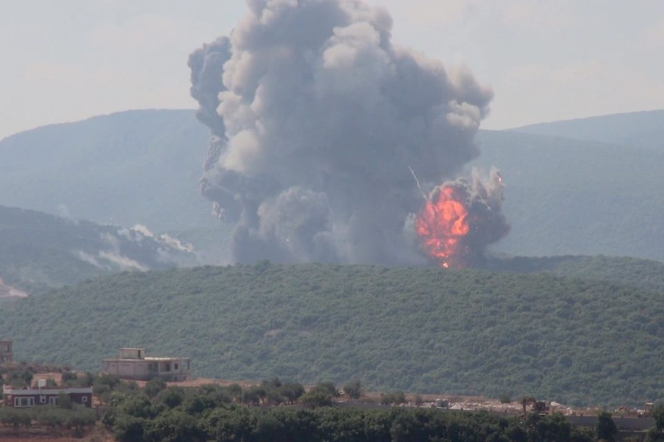 Exploze po izraelském útoku na jižní Libanon | foto: Reuters