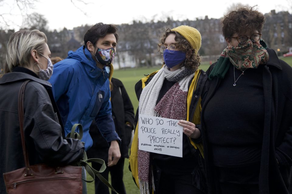 Protest proti násilí na ženách  po smrti Sáry Everard | foto: Anna Košlerová,  Český rozhlas