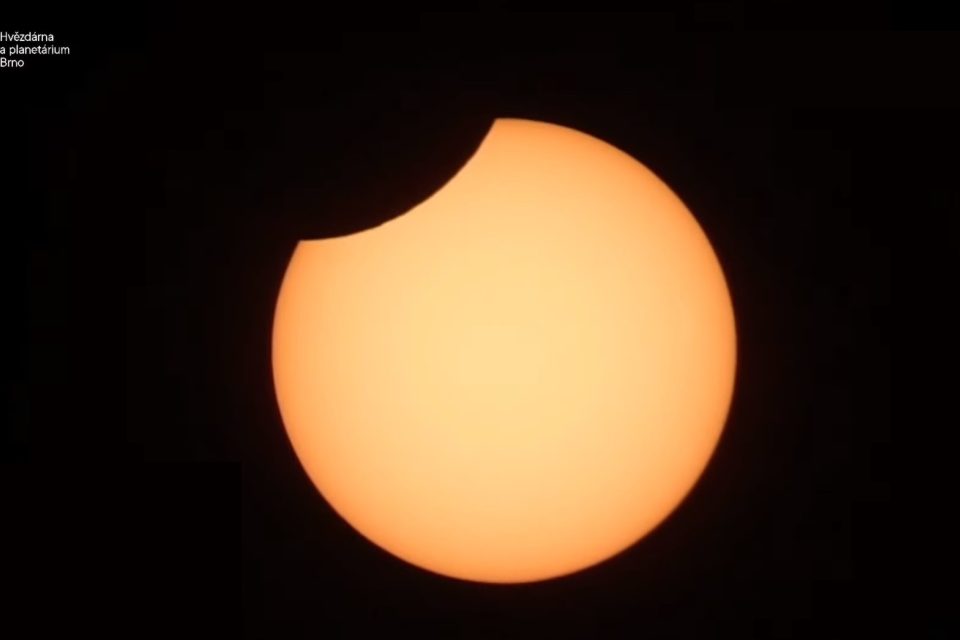 Částečné zatmění Slunce 10. 6. 2021 v Brně | foto: Hvězdárna a planetárium Brno