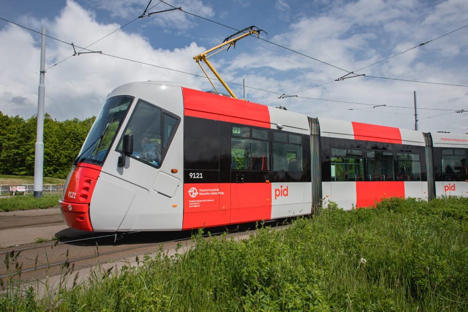 Pražská tramvaj v novém designu | foto: PID