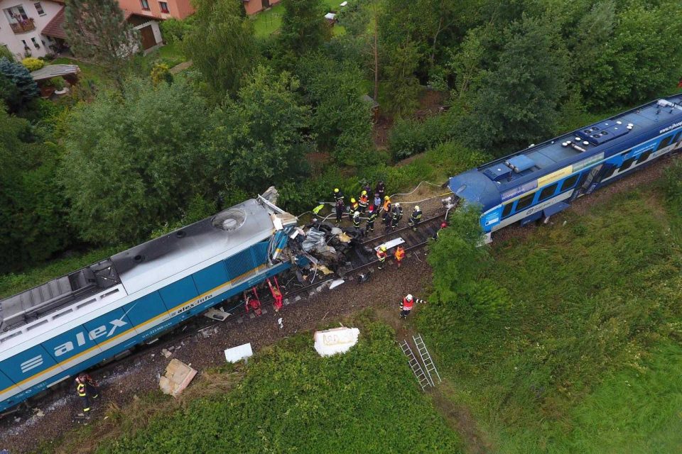 Srážka vlaků v Milavčích na Domažlicku z pohledu z dronu | foto: HZS Plzeňského kraje