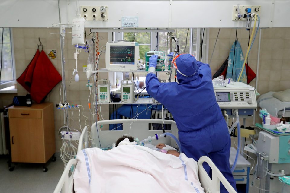 Ve vážném stavu bylo ke středě 543 pacientů s koronavirem,  o 25 víc než o den dřív | foto: David W. Černý,  Reuters