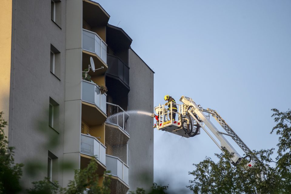 Požár v Bohumíně propukl v jednom z bytů v jedenáctém patře | foto: Pryček Vladimír,  ČTK