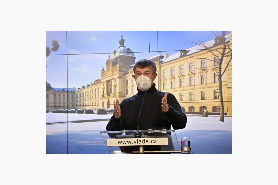 Premiér Andrej Babiš  (ANO) na tiskové konferenci po mimořádném jednání vlády,  kde na žádost hejtmanů vláda prodloužila nouzový stav | foto: Vít Šimánek,  ČTK