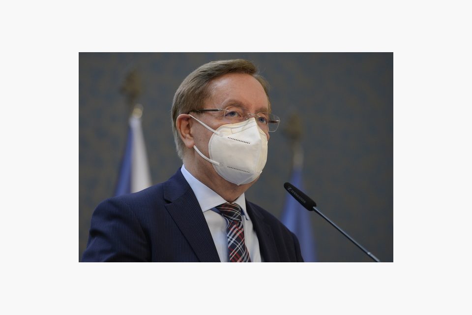 Ministr zdravotnictví Petr Arenberger  (za ANO) po mimořádném jednání vlády | foto: Kateřina Šulová,  ČTK