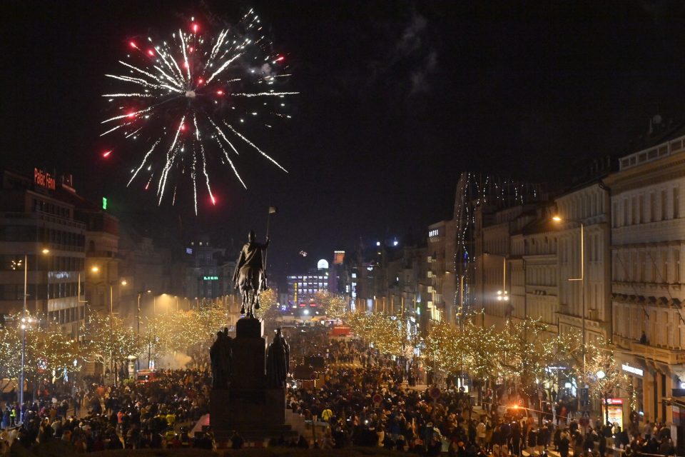 Přivítání nového roku 2022 na Václavském náměstí v Praze | foto: Vít Šimánek,  ČTK