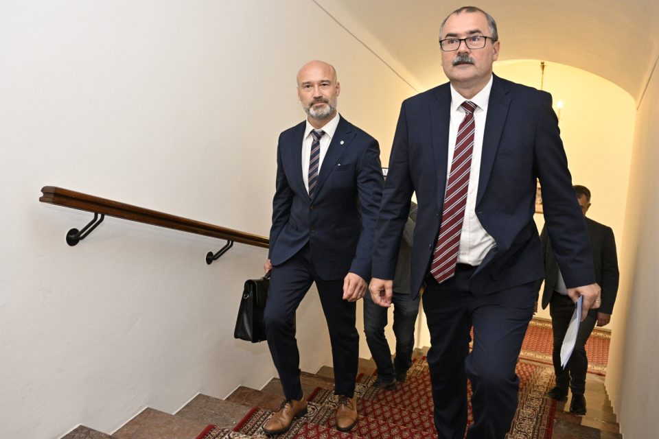 Ředitel Úřadu pro zahraniční styky a informace Petr Mlejnek  (vlevo) | foto: ČTK