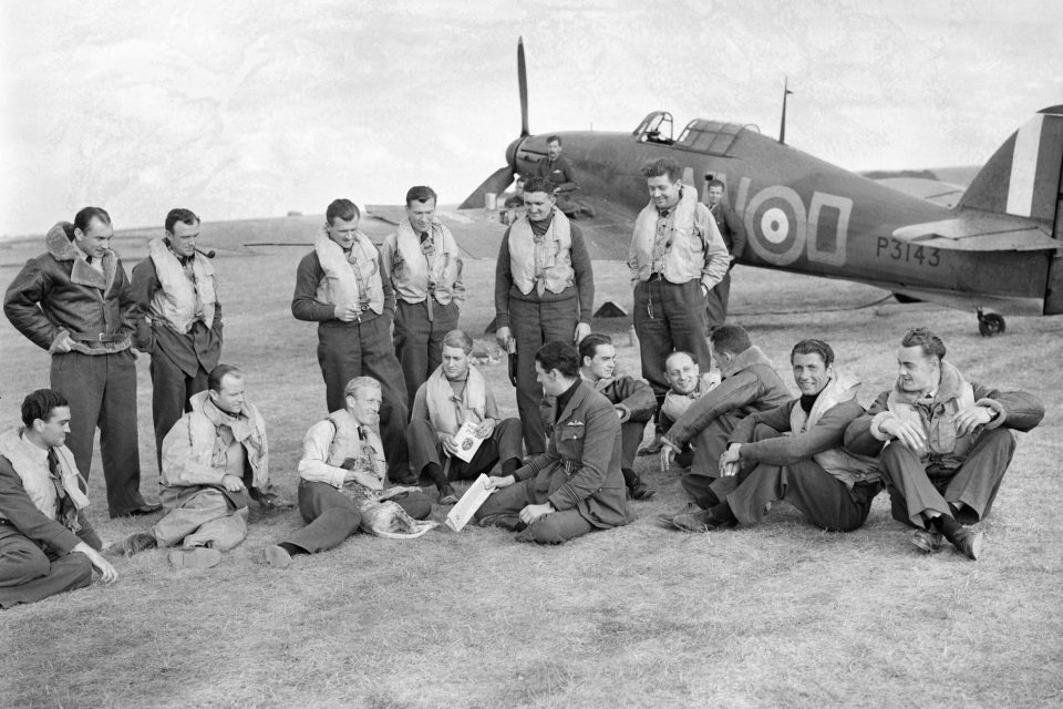 pilots_of_no._310_cz_180401-085637_haf.jpg | foto: Devon S A  (Mr),  Royal Air Force official photographer,  Air Ministry Second World War Official Collection