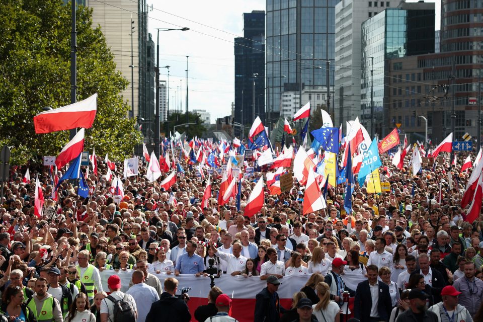 Výjev z demonstrace „Pochod milionu srdcí“ ve Varšavě | foto: Reuters
