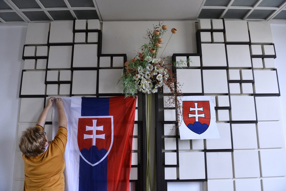 Slovenská vlajka a státní znak | foto: TASR/Profimedia