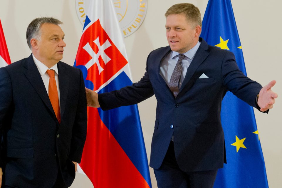 Viktor Orbán a Robert Fico v roce 2016 | foto: TASR / Profimedia