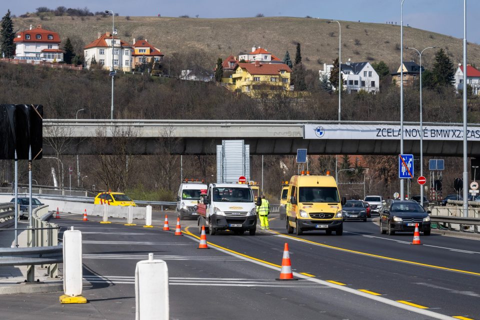 Opravné práce na Barrandovském mostě | foto: Michaela Říhová,  ČTK