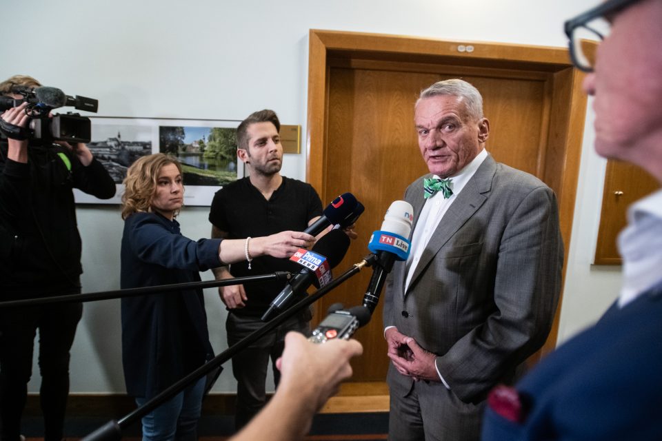 Vyjednavači  SPOLU odchází z jednání se Zdeňkem Hřibem na Pražském magistrátu. | foto: René Volfík,  iROZHLAS.cz
