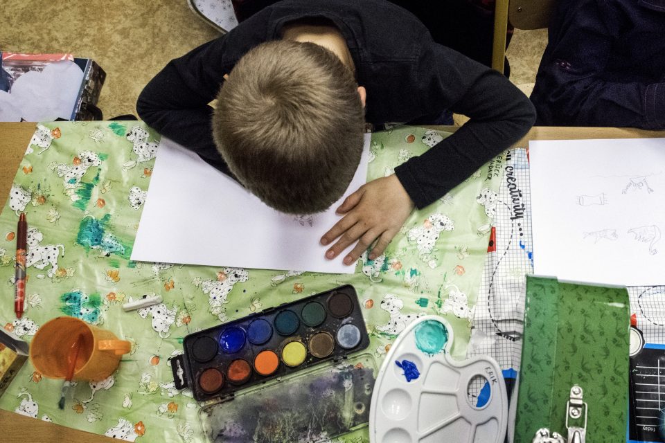 Děti tak nařízením přišly i o hodiny výtvarné výchovy | foto: Michaela Danelová,  iROZHLAS.cz