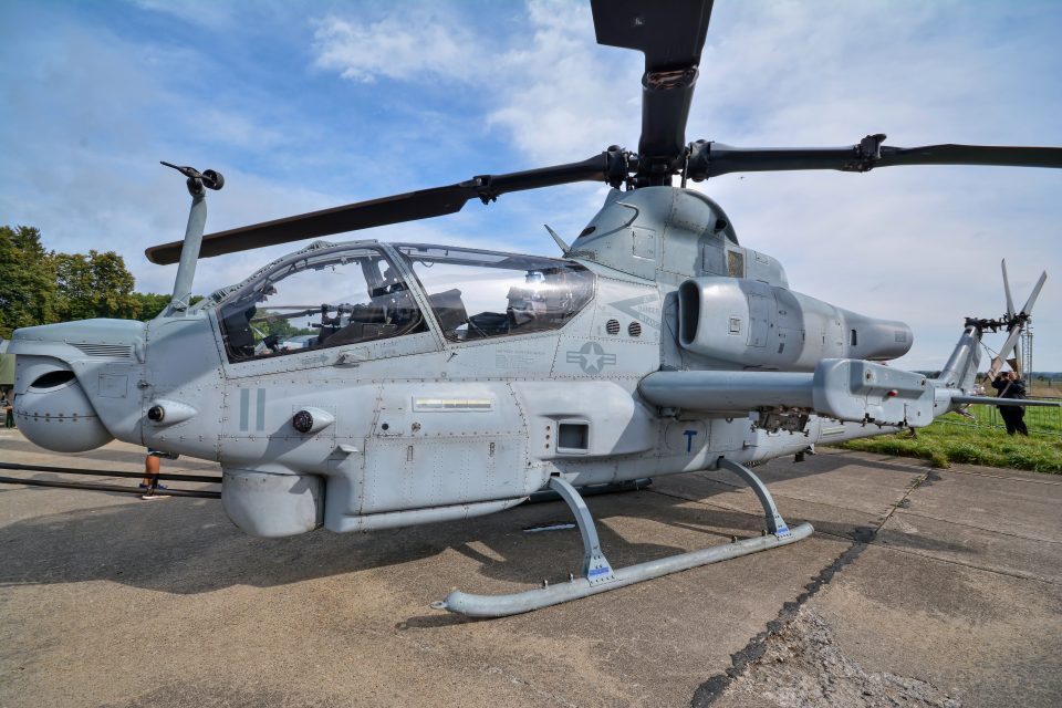 Bell AH-1Z Viper. Česká republika z USA kupuje osm víceúčelových vrtulníků UH-1Y Venom a čtyři bitevní AH-1Z Viper | foto: Petr Bušta,  Český rozhlas