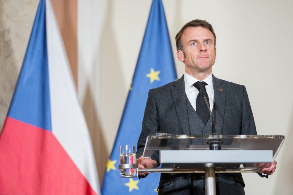 Francouzský prezident Emmanuel Macron na tiskové konferenci v Praze | foto: Zuzana Jarolímková,  iROZHLAS.cz
