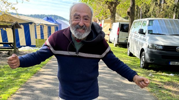 Ricardo Vidan (82let) uběhl 408 kilometrů. Teď ho čeká dvoudenní cesta autobusem domů