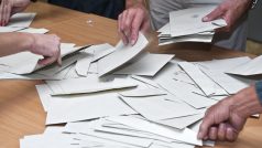 Začalo sčítání hlasů v senátních volbách