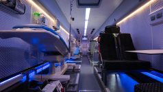 Česko posílá na Ukrajinu autobus přestavěný na intenzivní péči pro pět pacientů a šest zdravotníků